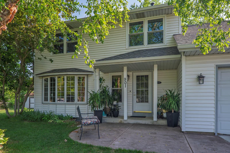 901 Southwind Dr, Burnsville, MN 55306