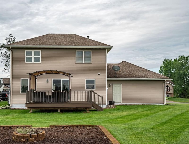 444 W Overlook Dr, Ellsworth, WI 54011