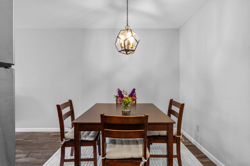 1304 W Medicine Lake Dr #308, Plymouth, MN 55441