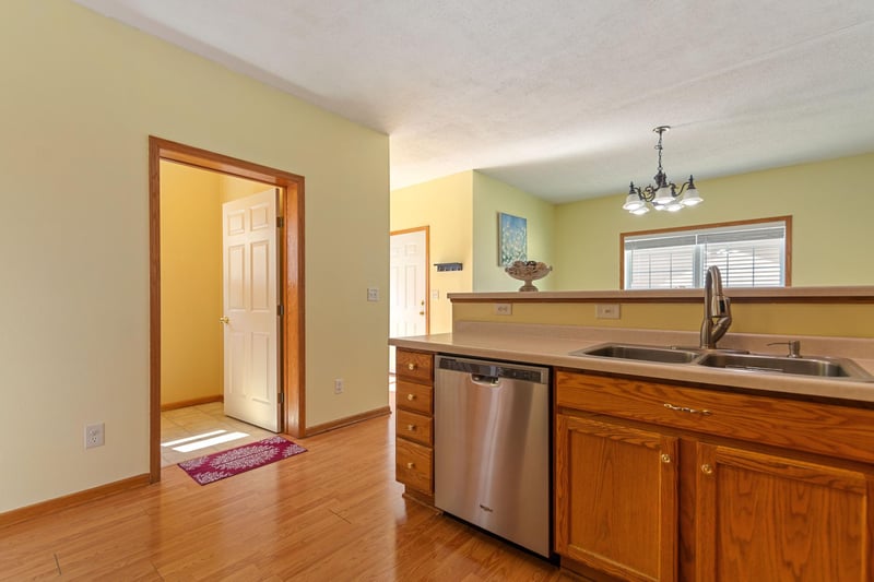 114006 Hundertmark Rd, Chaska, MN 55318