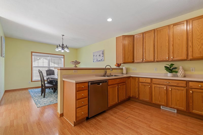 114006 Hundertmark Rd, Chaska, MN 55318