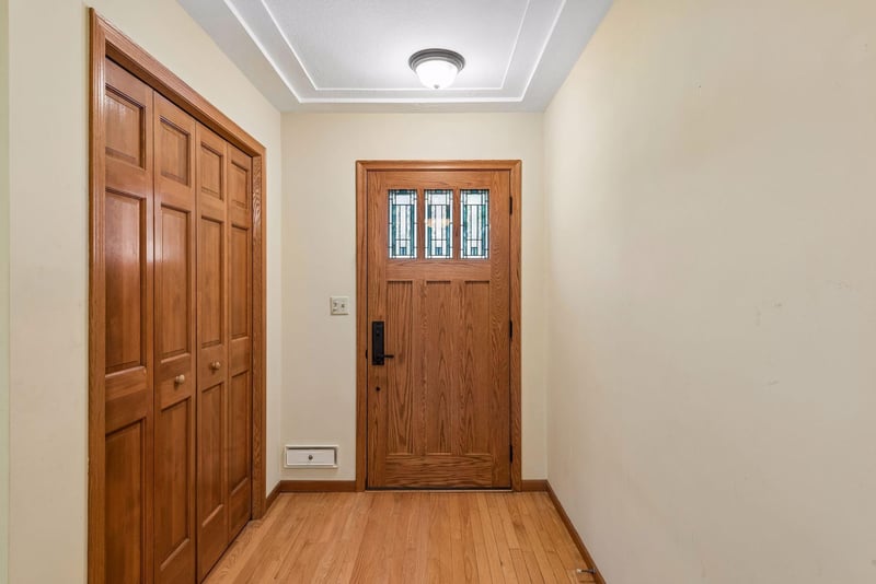 6717 Southdale Rd, Edina, MN 55435