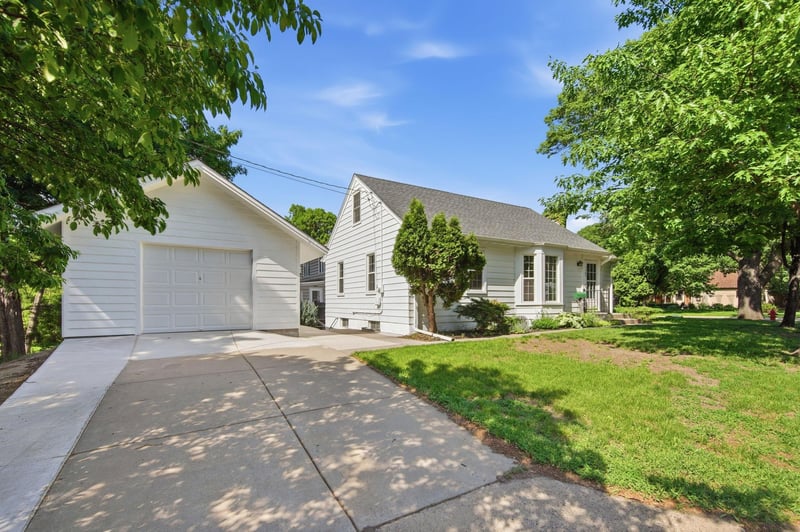 1100 W 73rd St, Richfield, MN 55423