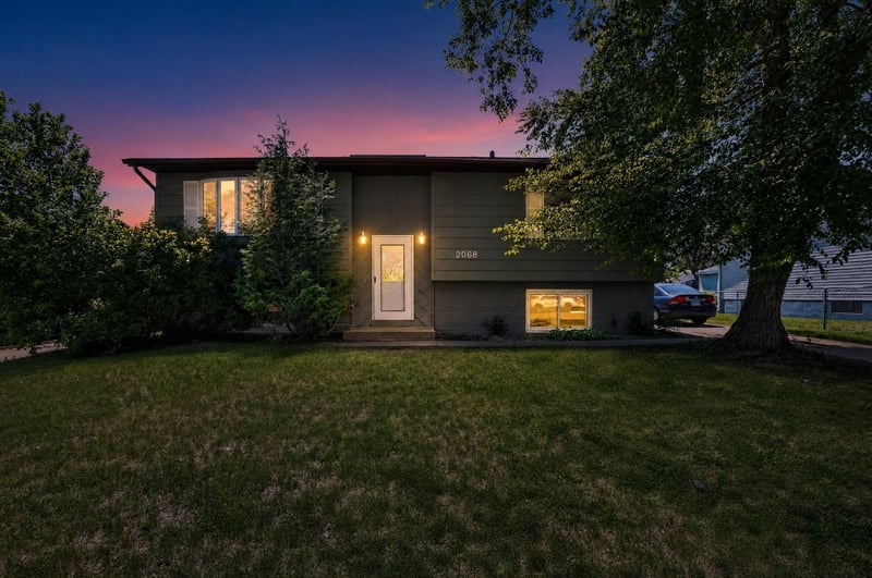 2068 48th St NW, Rochester, MN 55901