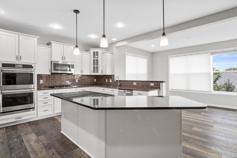 18072 Hyde Park Ave, Lakeville, MN 55044