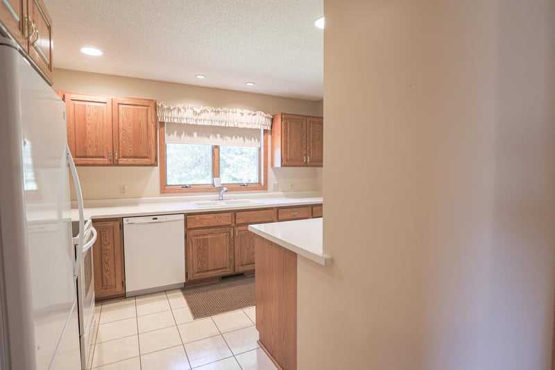 1825 Golf View Dr, River Falls, WI 54022