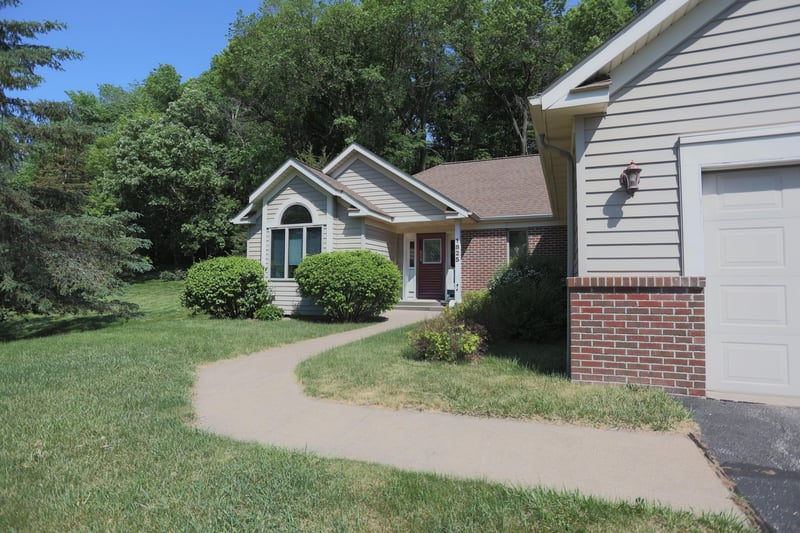 1825 Golf View Dr, River Falls, WI 54022