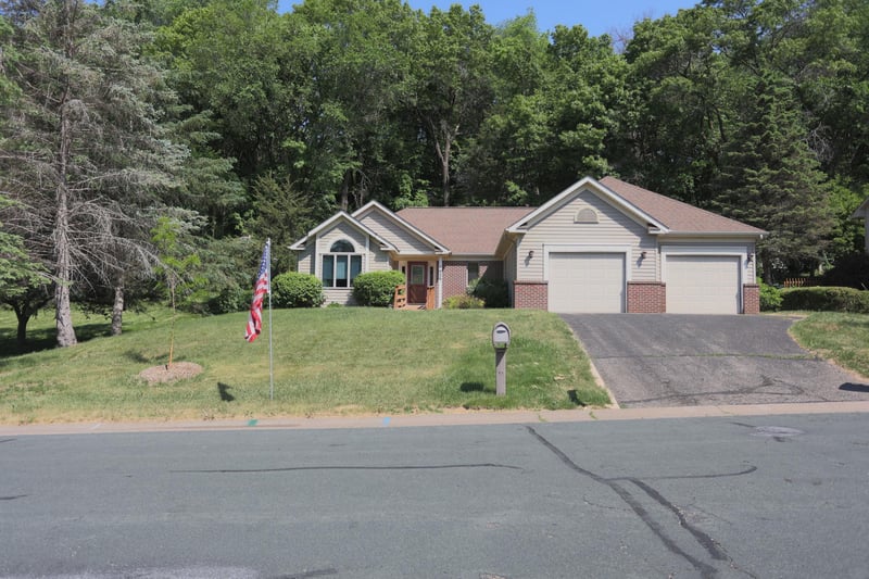 1825 Golf View Dr, River Falls, WI 54022