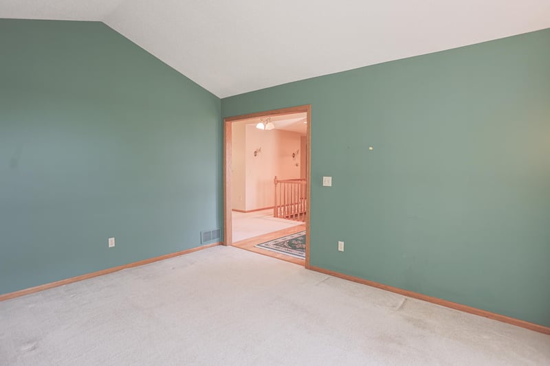 1825 Golf View Dr, River Falls, WI 54022