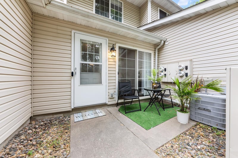 2208 Williams Dr, Burnsville, MN 55337