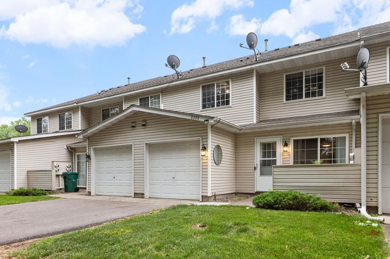 2208 Williams Dr, Burnsville, MN 55337