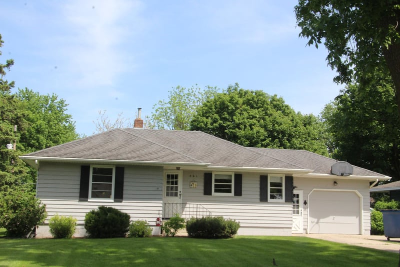 561 4th St E, Hector, MN 55342