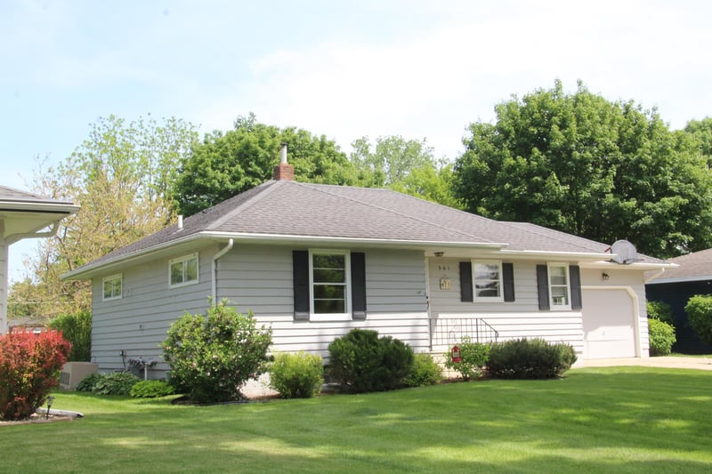 561 4th St E, Hector, MN 55342