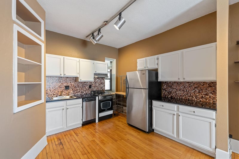 609 S 9th St #8, Minneapolis, MN 55404