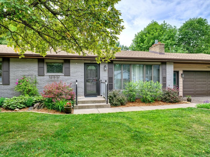 753 Valley View Dr, River Falls, WI 54022