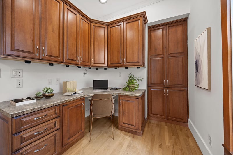615 1st St NW, Faribault, MN 55021
