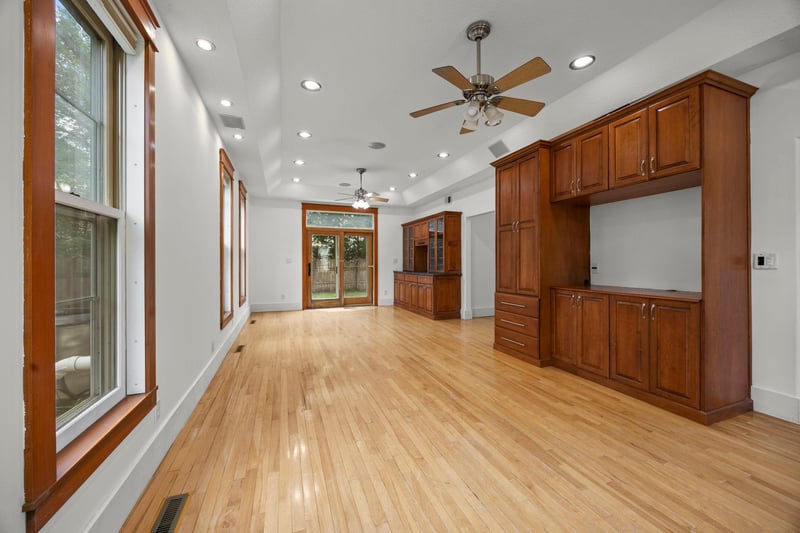 615 1st St NW, Faribault, MN 55021