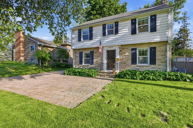 5225 Interlachen Blvd, Edina, MN 55436
