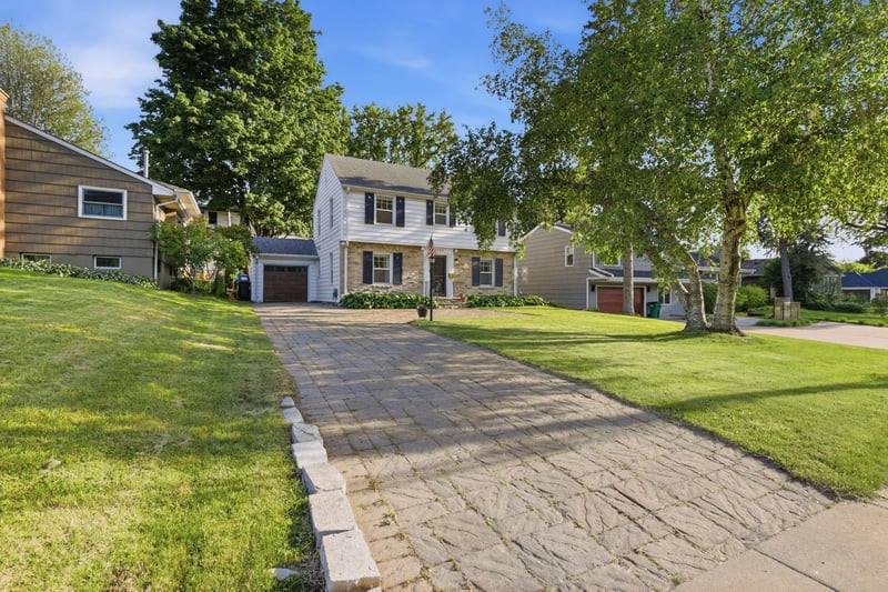5225 Interlachen Blvd, Edina, MN 55436