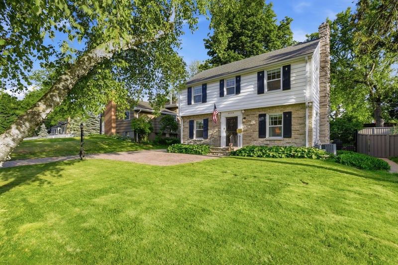 5225 Interlachen Blvd, Edina, MN 55436