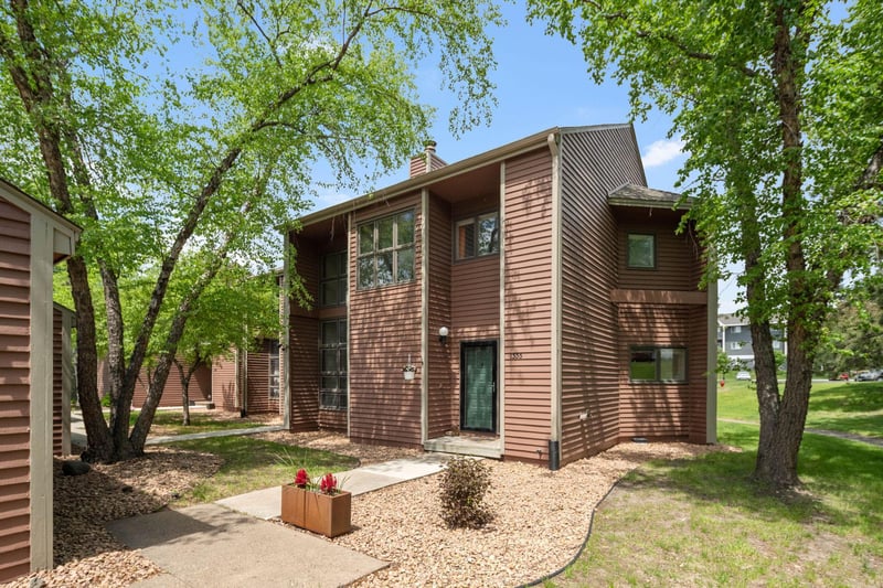 1335 Spencer Rd W, Saint Paul, MN 55108