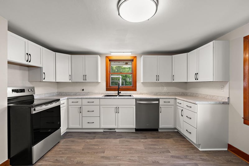 387 2nd St S, Bayport, MN 55003