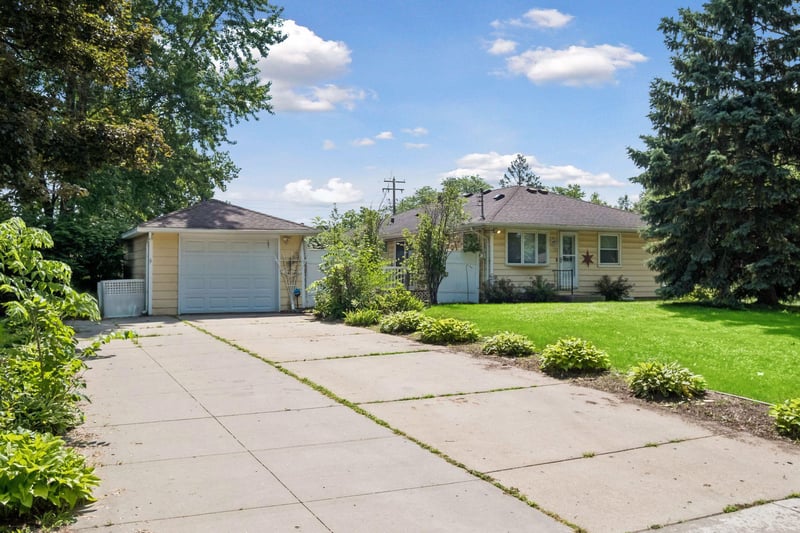 6592 85th St S, Cottage Grove, MN 55016