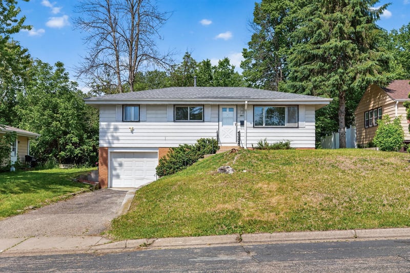 3211 Indiana Ave N, Robbinsdale, MN 55422