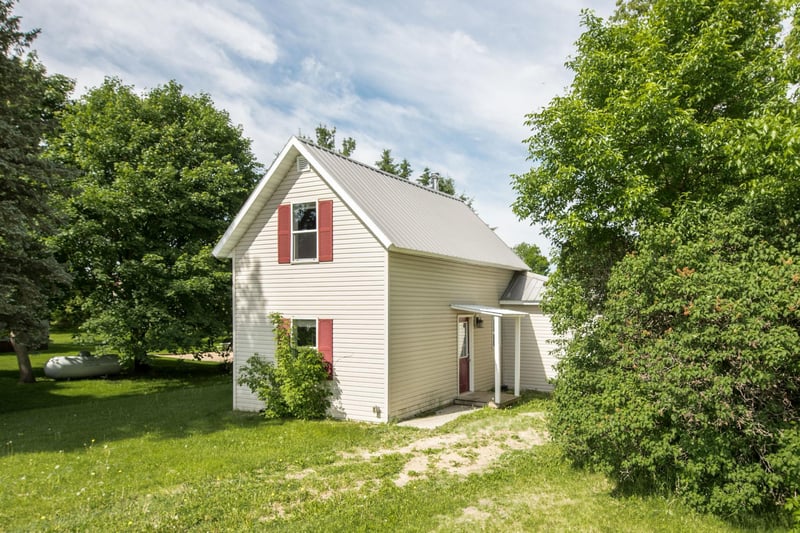 402 Sanstead St W, Garfield, MN 56332