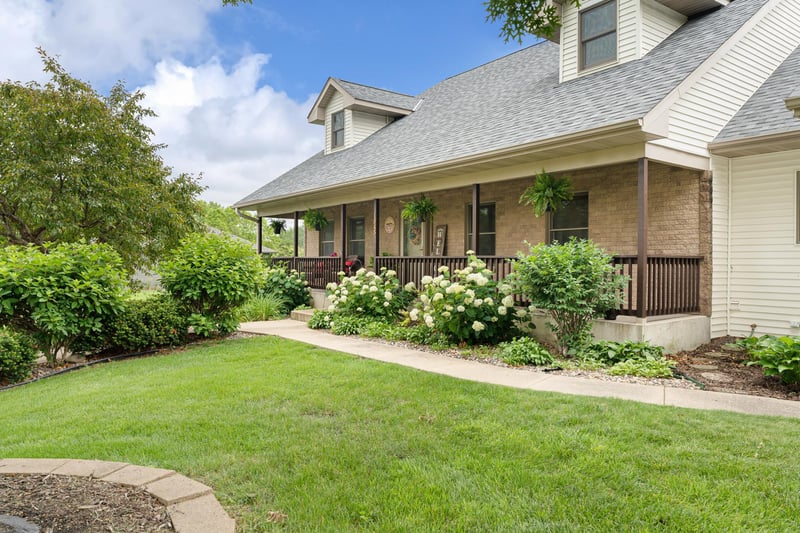 1845 Paulis Dr, Faribault, MN 55021