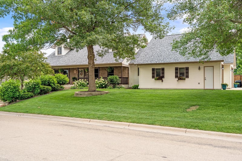 1845 Paulis Dr, Faribault, MN 55021