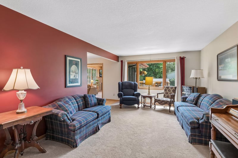 18025 33rd Ave N, Plymouth, MN 55447
