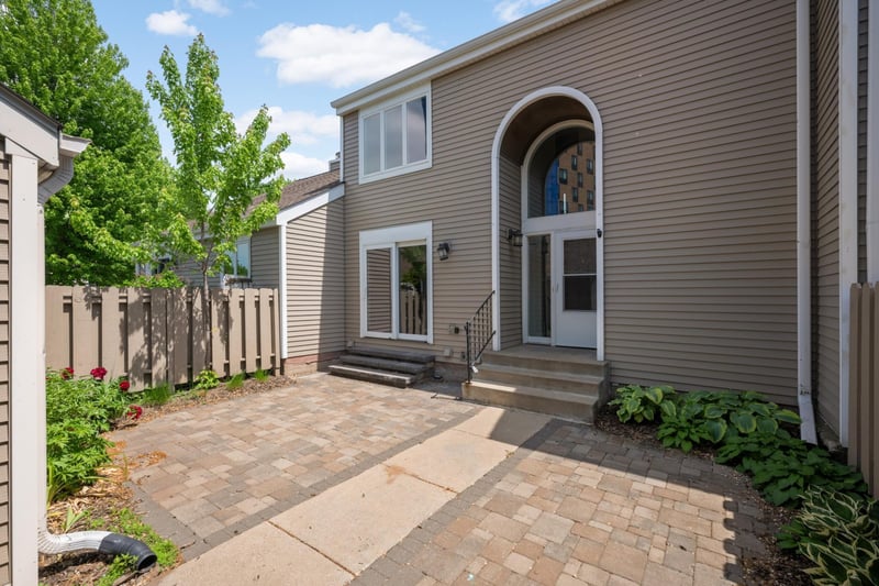 1159 Edgcumbe Rd, Saint Paul, MN 55105
