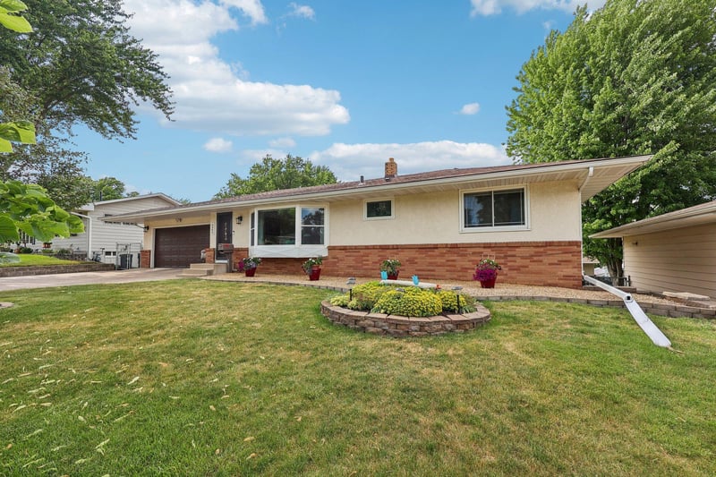 3403 71st St E, Inver Grove Heights, MN 55076
