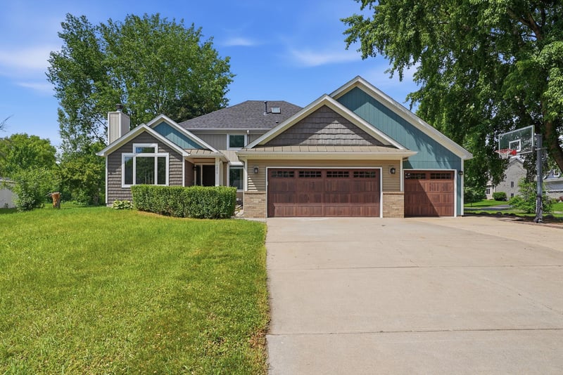 7273 Stagecoach Trl, Lino Lakes, MN 55014