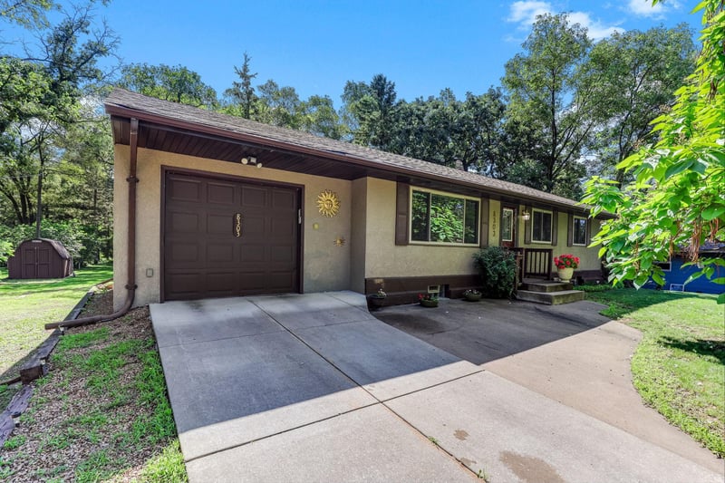 8303 Red Oak Dr, Mounds View, MN 55112