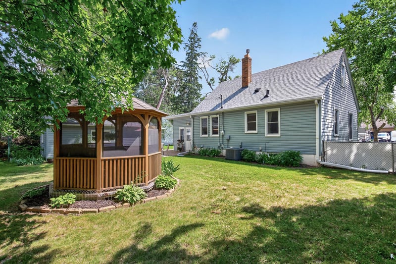 5517 James Ave N, Brooklyn Center, MN 55430