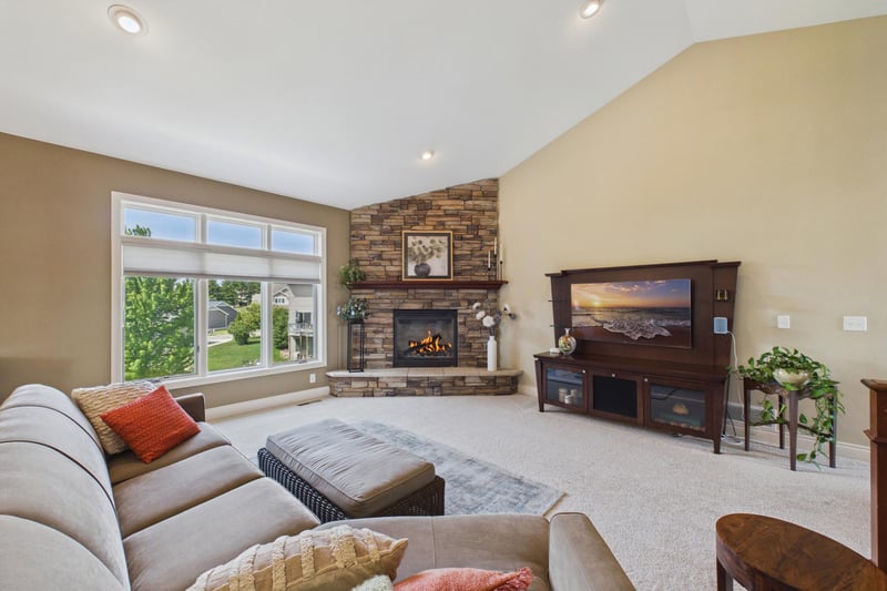 1545 Century Knoll Ln NE, Rochester, MN 55906