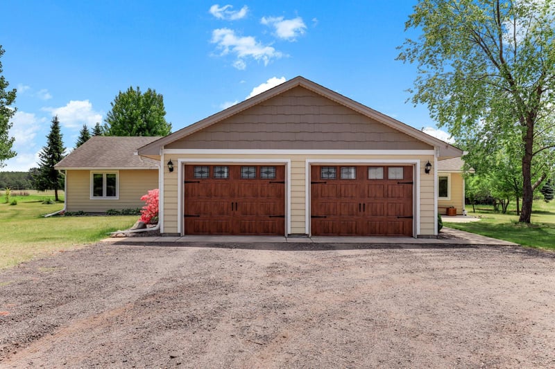 9805 430th St, Harris, MN 55032