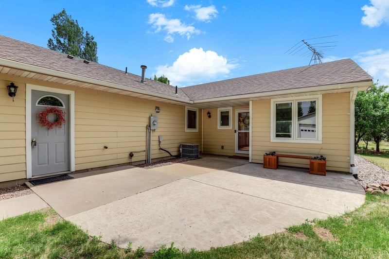 9805 430th St, Harris, MN 55032