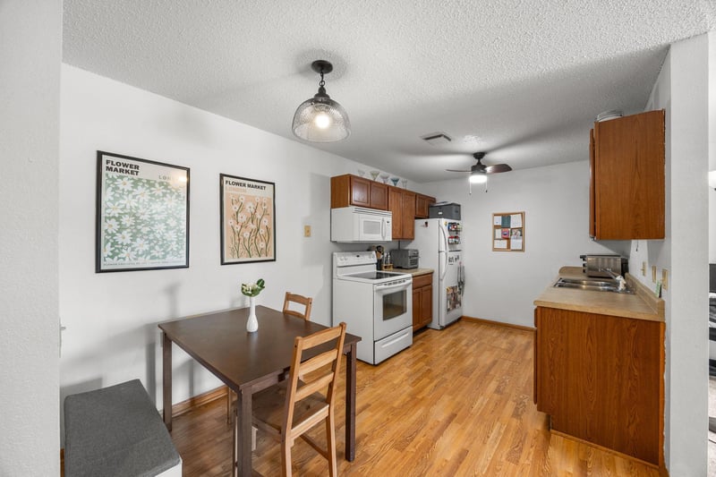 4 Pine Tree Dr #212, Arden Hills, MN 55112