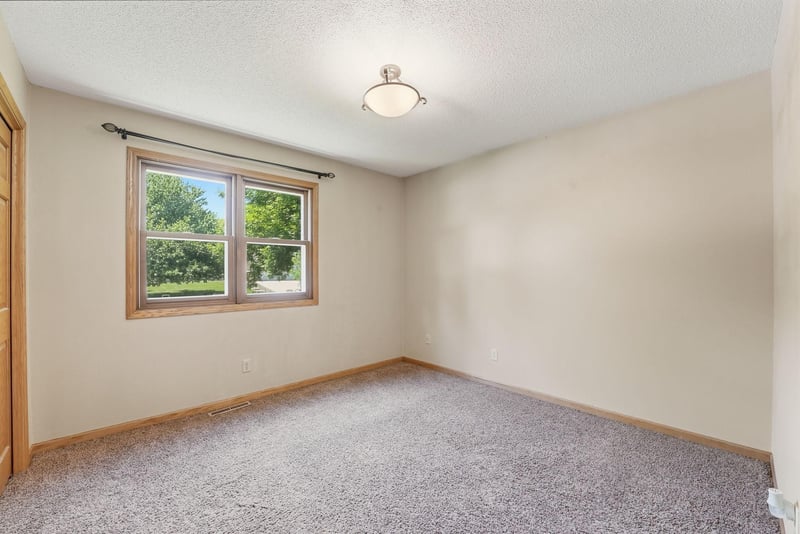 1413 12th St SE, Willmar, MN 56201