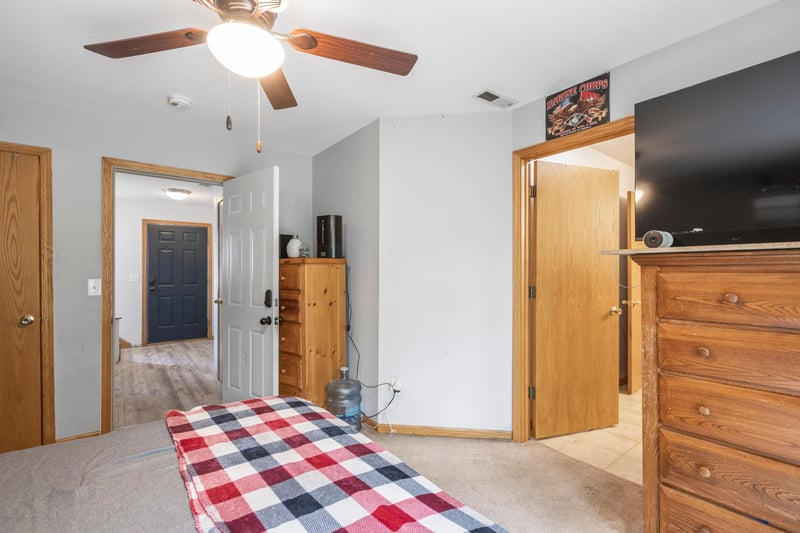 6916 91st St NE, Monticello, MN 55362