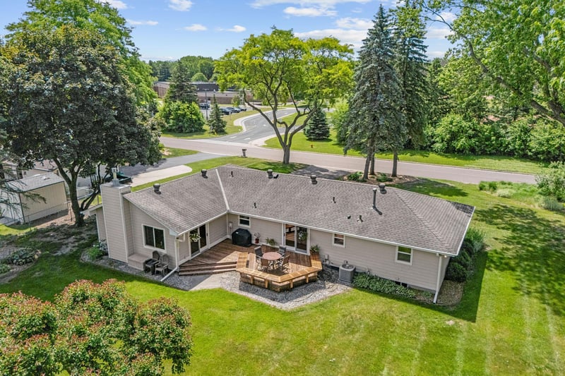 15700 5th Ave N, Plymouth, MN 55447