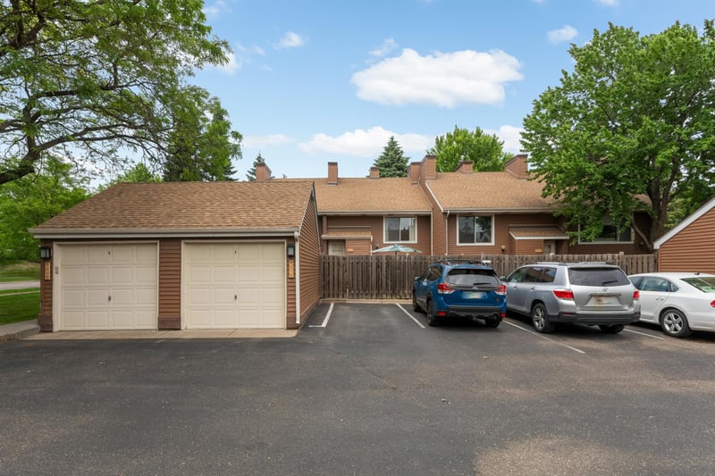 814 Seal St, Saint Paul, MN 55114