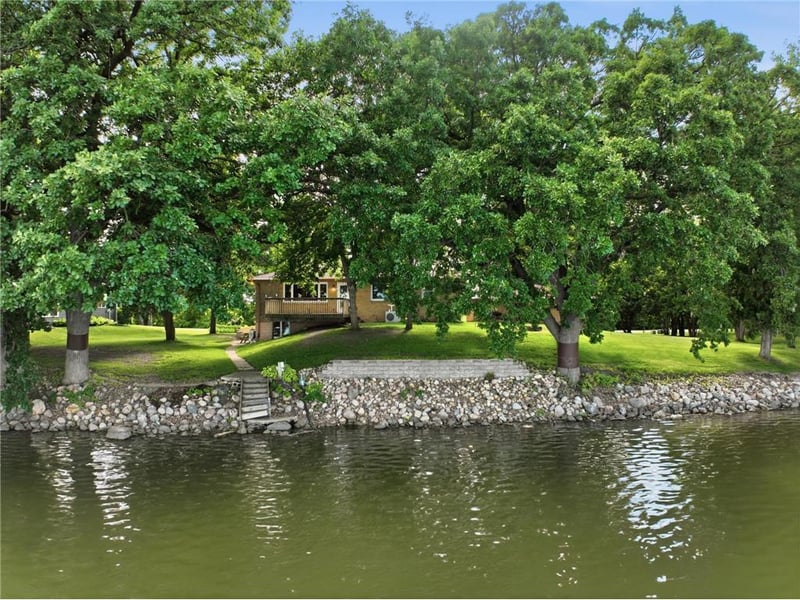 2121 Country Club Dr NE, Willmar, MN 56201