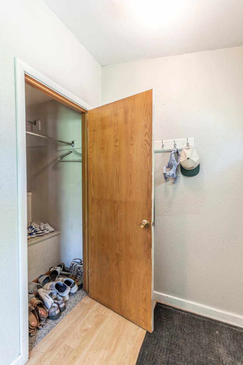 617 Cedar Ln, Moorhead, MN 56560