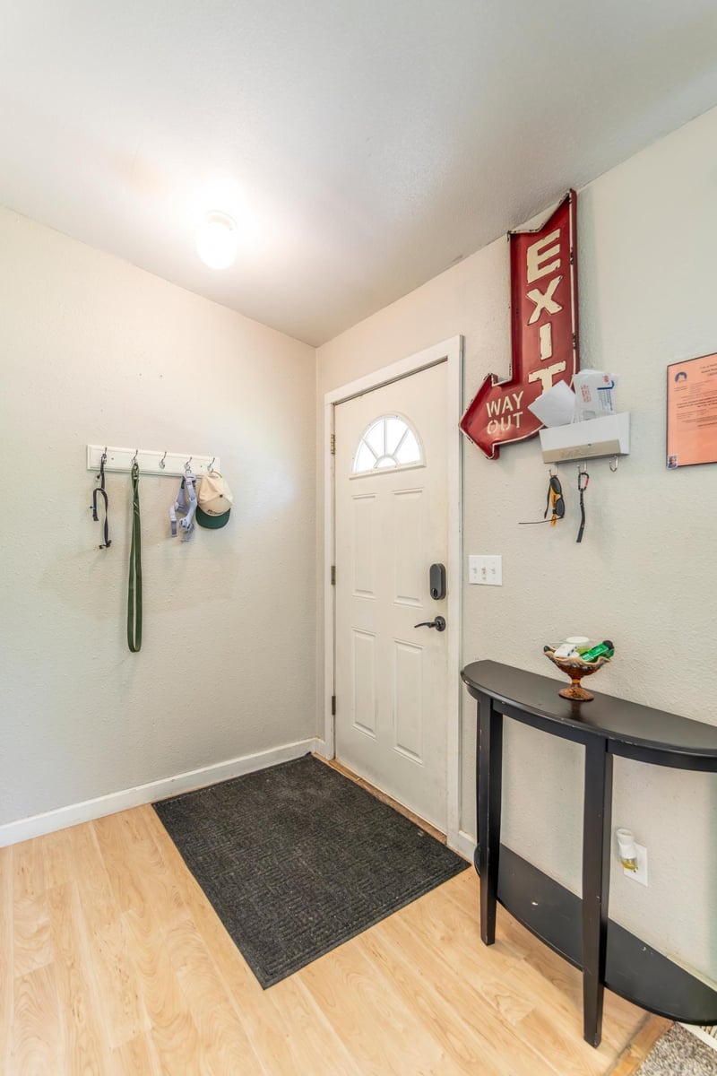617 Cedar Ln, Moorhead, MN 56560