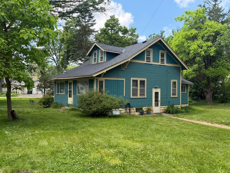 402 Stewart Rd, Willernie, MN 55090