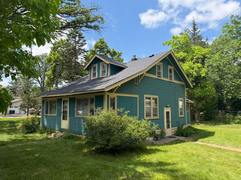402 Stewart Rd, Willernie, MN 55090